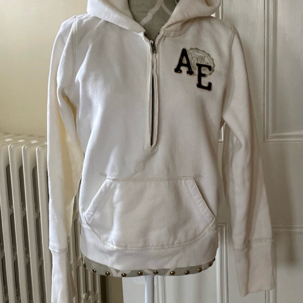 American Eagle Vintage Cream coloured half zip hoodie